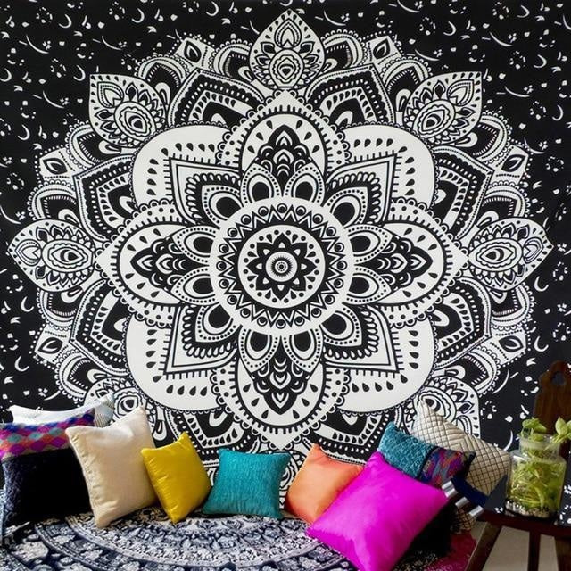 Tenture Murale Noire Mandala Floral